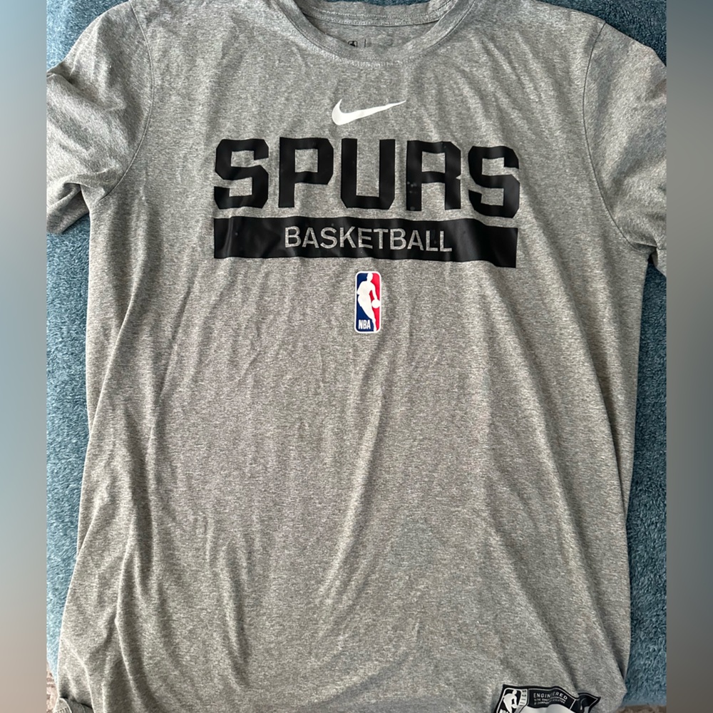 Spurs basketball Nike Large Dry fit tee